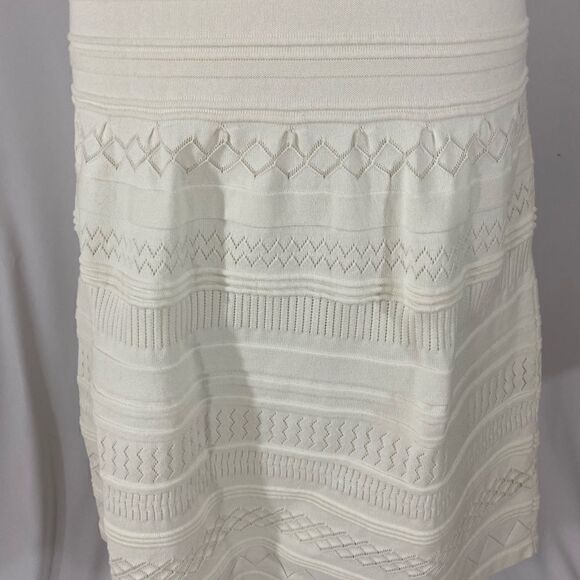 Lauren Sleeveless Dress - Picture 4 of 8